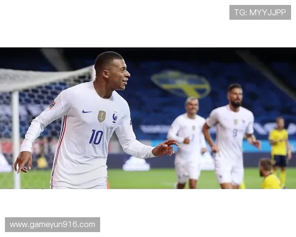 弗洛伦蒂诺亲赴佛罗里达慰劳皇马将士 向主帅阿隆索及球员致意 弗洛伦蒂诺亲赴佛罗里达慰劳皇马将士 向主帅阿隆索及球员致意